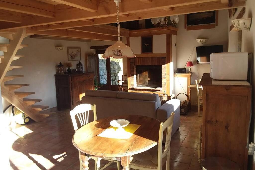 Loft La Rose Desiree Gite 3 Etoiles Chalencon エクステリア 写真